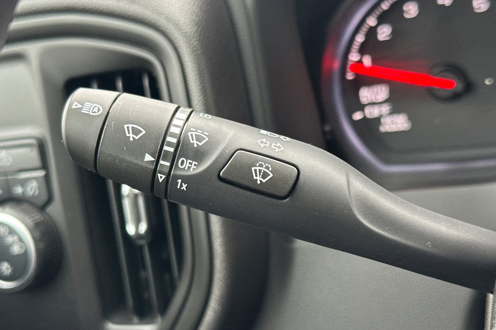 Used 2025 Chevrolet Silverado 1500 Custom image 37