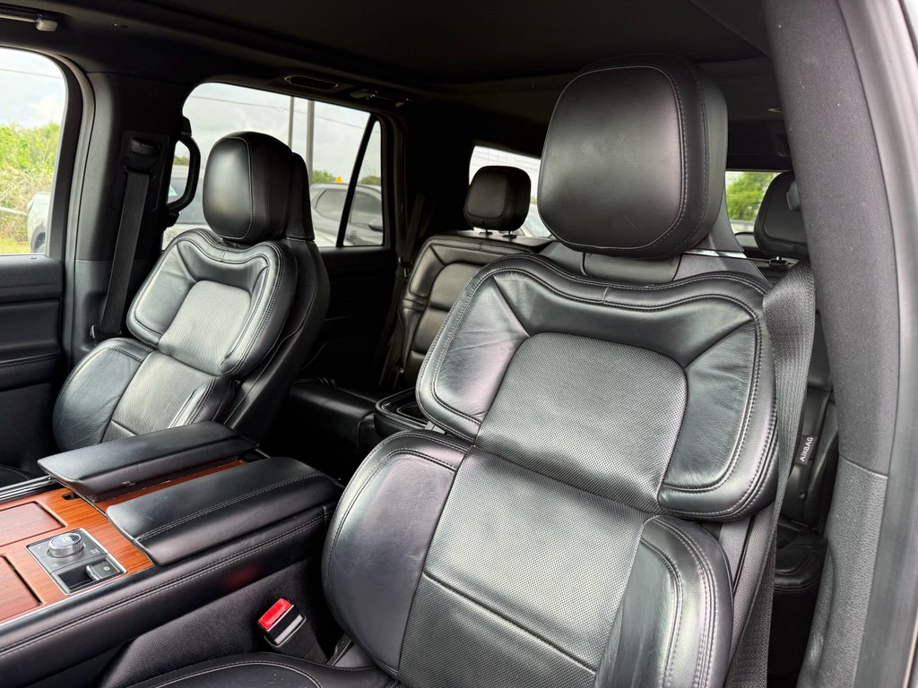 Used 2020 Lincoln Navigator Reserve image 12