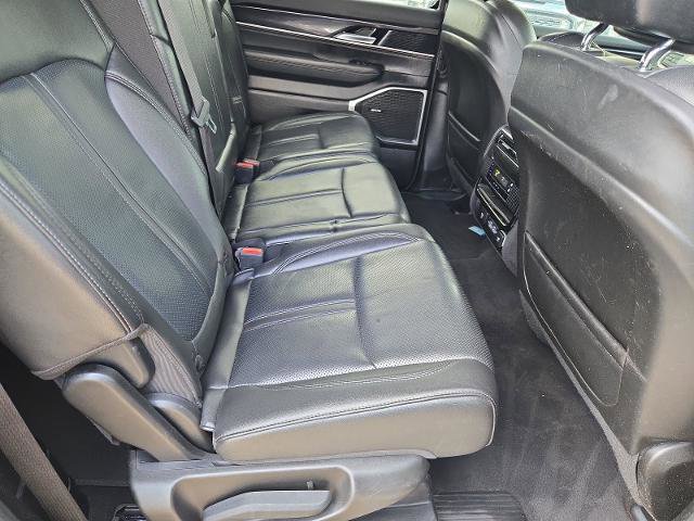 Used 2024 Jeep Wagoneer L 2WD w/ Premium Group I image 28