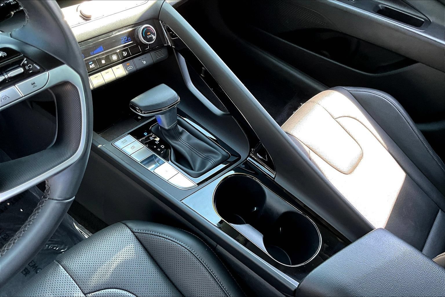 Used 2025 Hyundai Elantra Limited FWD image 18
