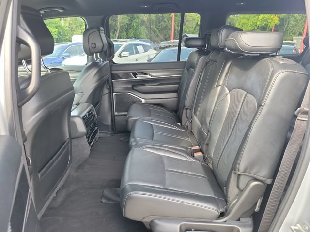 Used 2024 Jeep Wagoneer L Series II w/ Flexible Seating Group AWD/4WD image 13