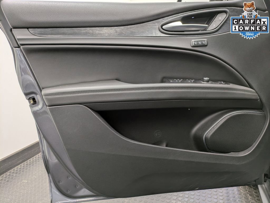 Used 2023 Alfa Romeo Stelvio Sprint image 8