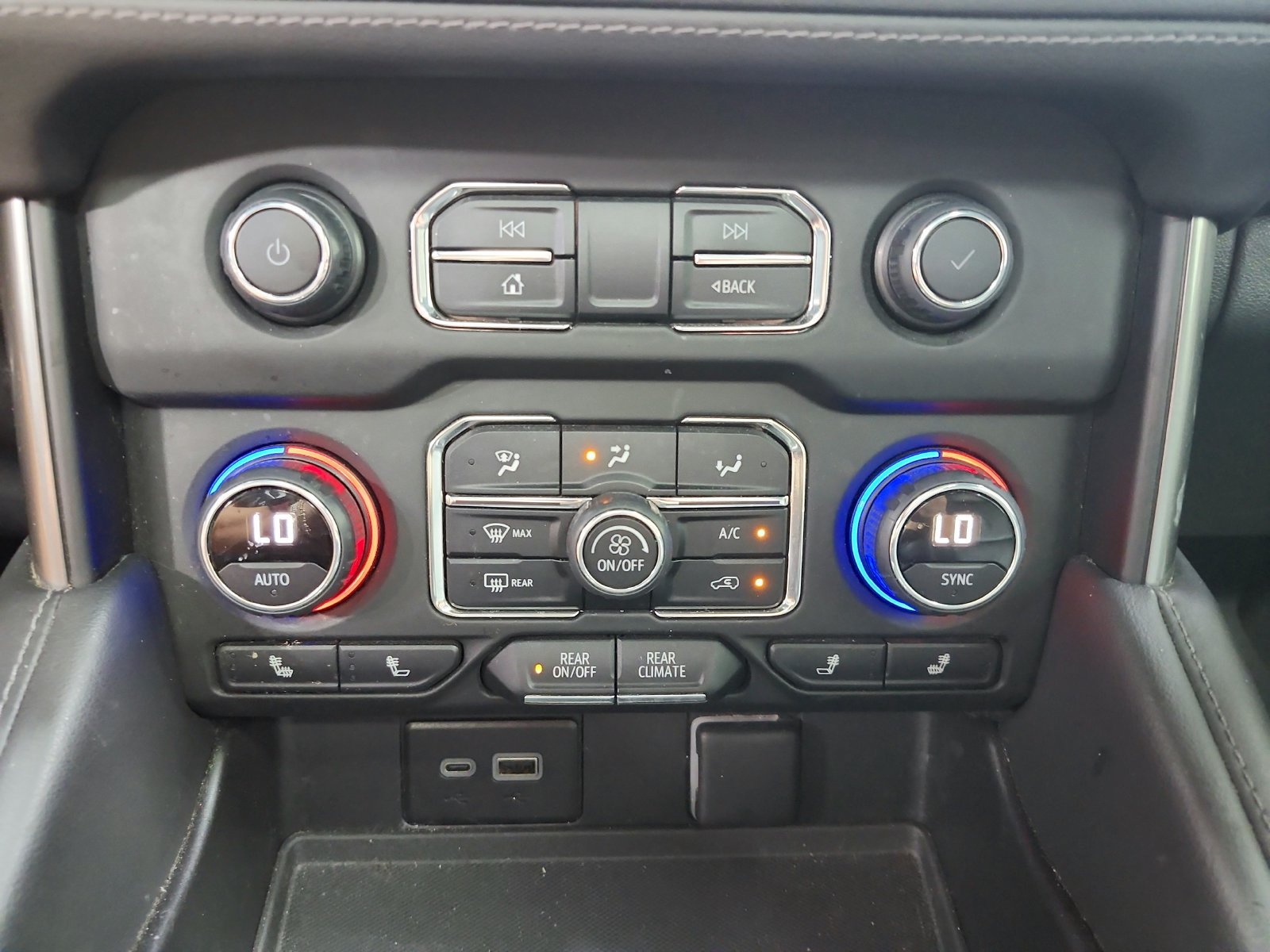 Used 2023 Chevrolet Tahoe LT w/ Luxury Package RWD image 20