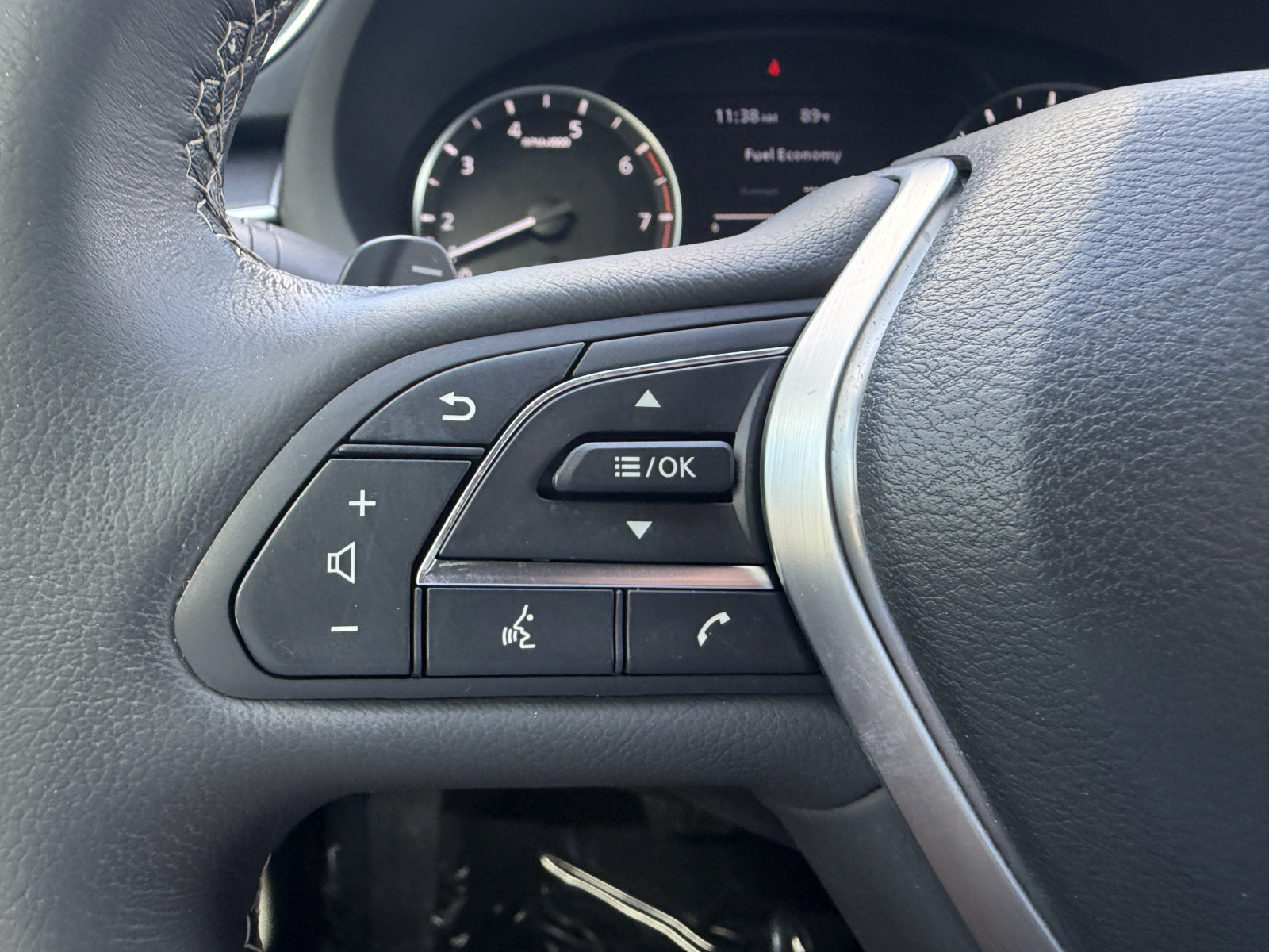 Used 2021 INFINITI QX50 Luxe w/ Appearance Package FWD image 32