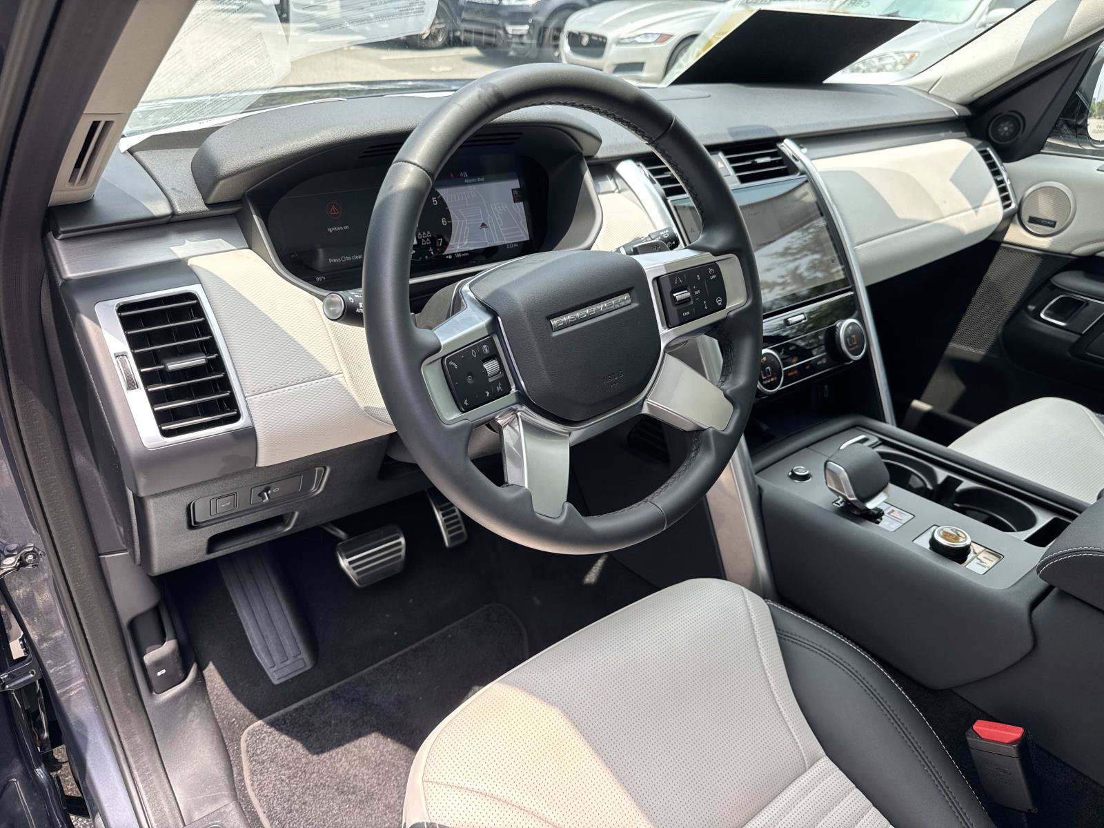 Certified 2026 Land Rover Discovery Limited Edition AWD/4WD image 23