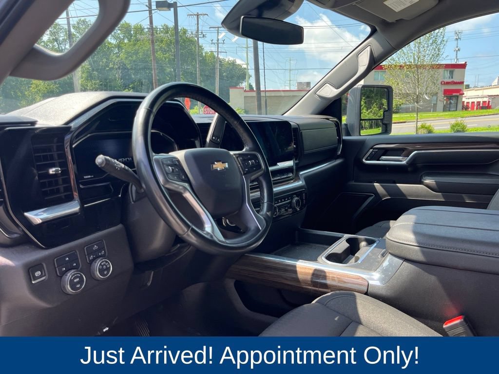 Used 2025 Chevrolet Silverado 3500 LT AWD/4WD image 9