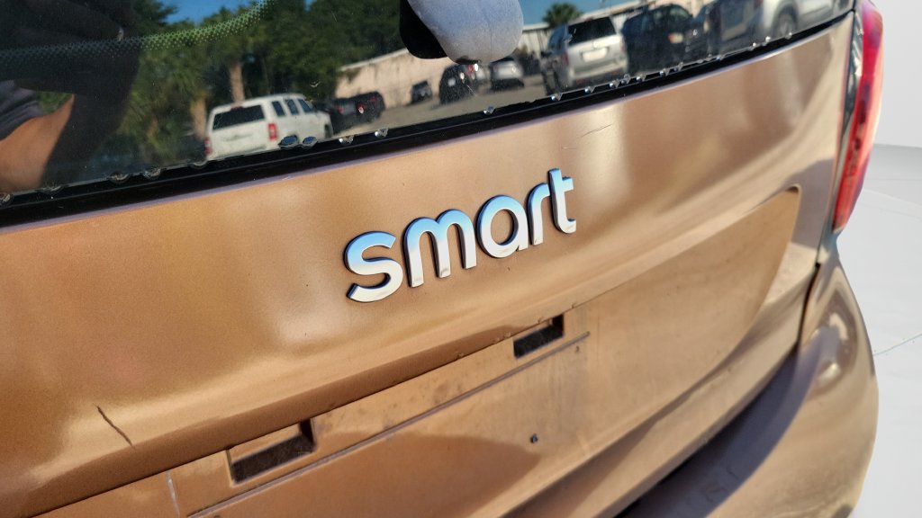 Used 2016 smart fortwo passion RWD image 7