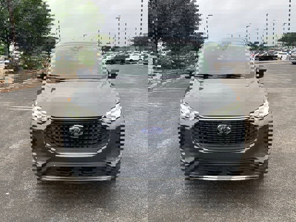 Used 2025 Ford Escape Active AWD/4WD image 2