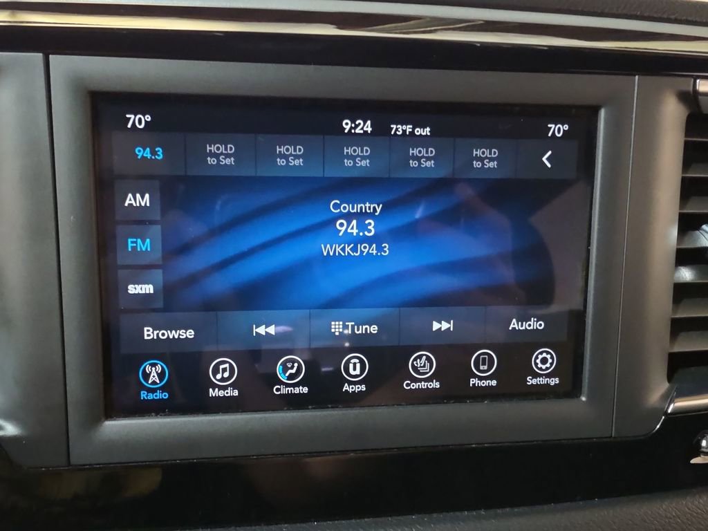 Used 2020 Chrysler Pacifica Touring-L w/ S Appearance Package image 12