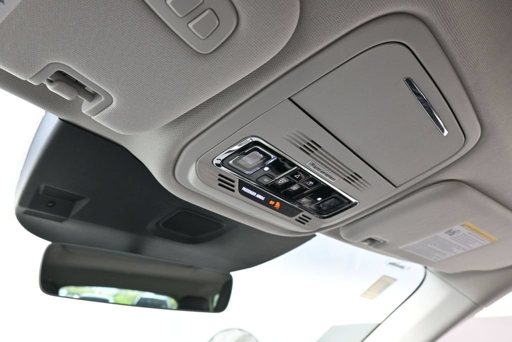 Used 2025 Lincoln Aviator 2WD image 22