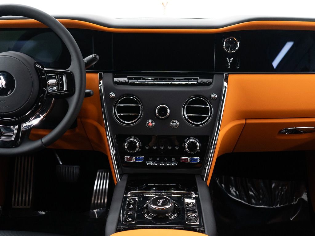 Used 2026 Rolls-Royce Cullinan AWD/4WD image 37