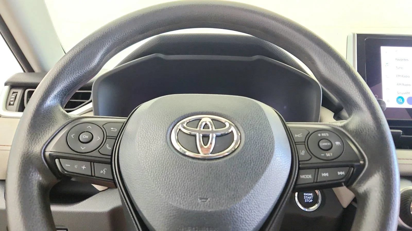 Used 2024 Toyota RAV4 XLE FWD image 17