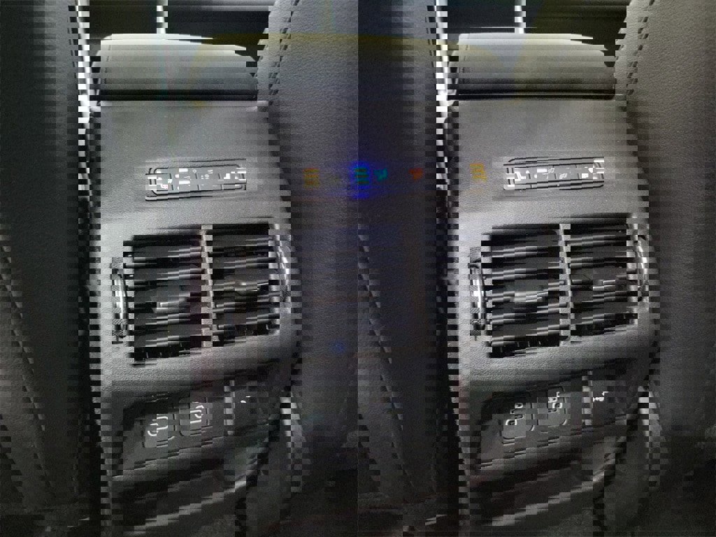 New 2024 Land Rover Discovery Sport Dynamic SE image 23