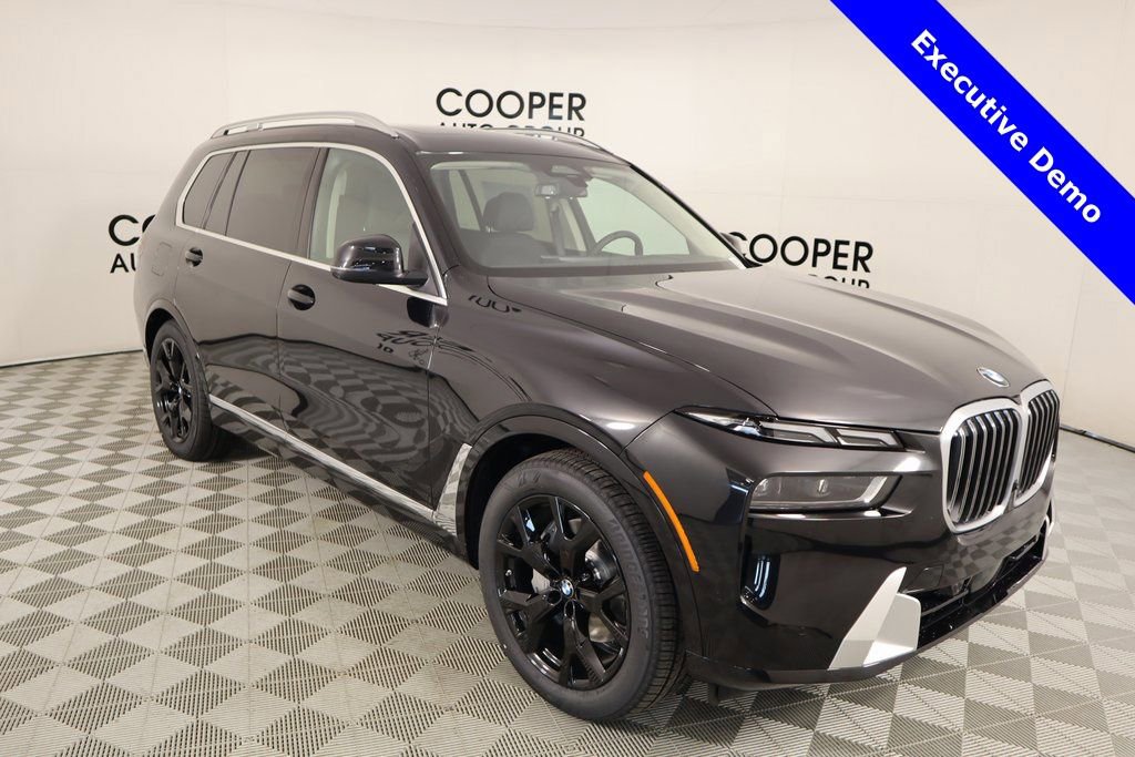 New 2025 BMW X7 xDrive40i w/ Parking Assistance Package video 1