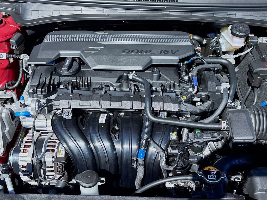 New 2025 Hyundai Elantra Limited image 32