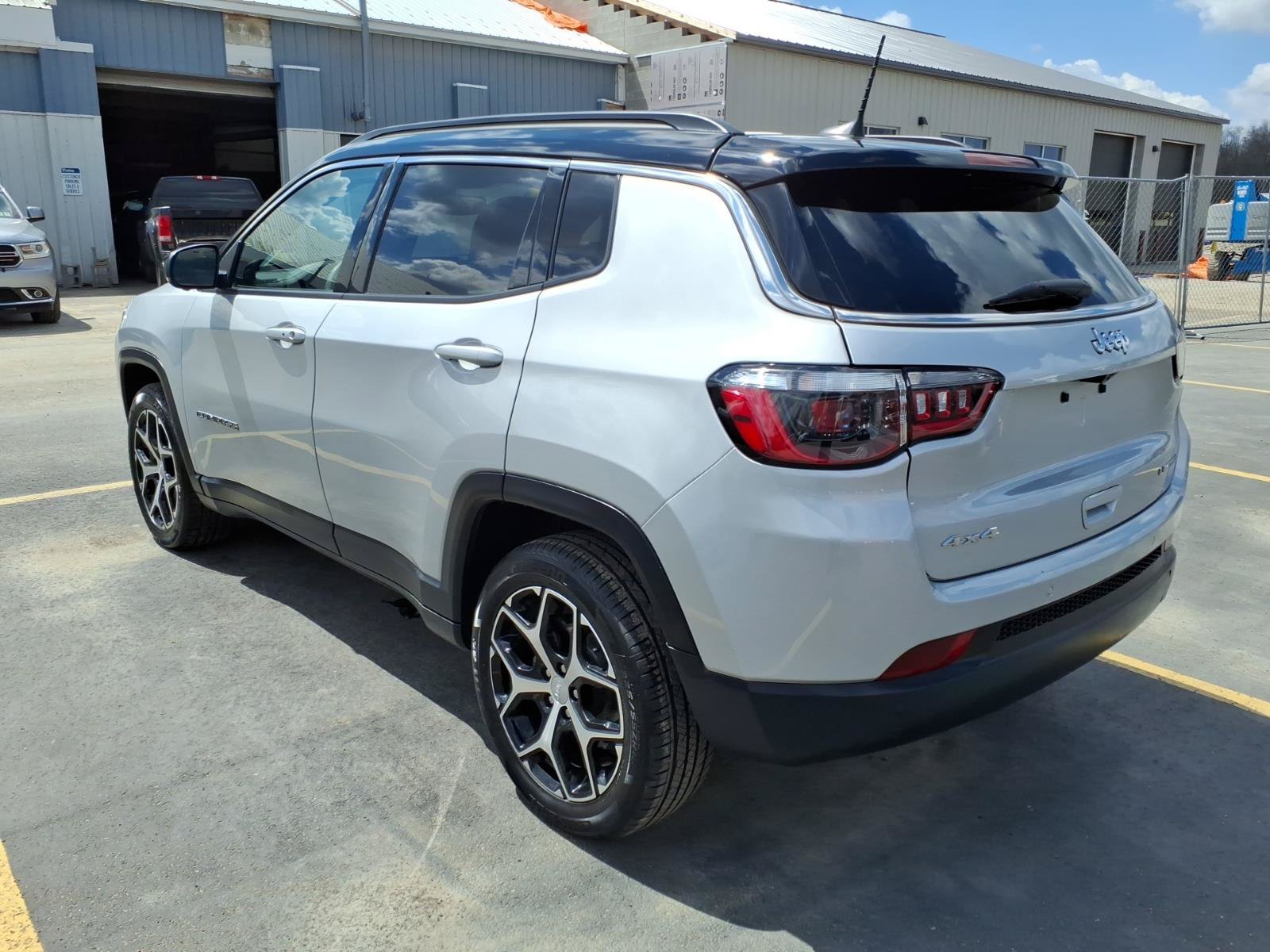 Used 2024 Jeep Compass Limited AWD/4WD image 7