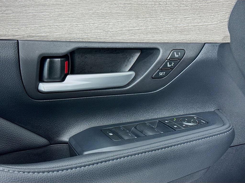 Used 2024 Toyota Grand Highlander AWD image 18