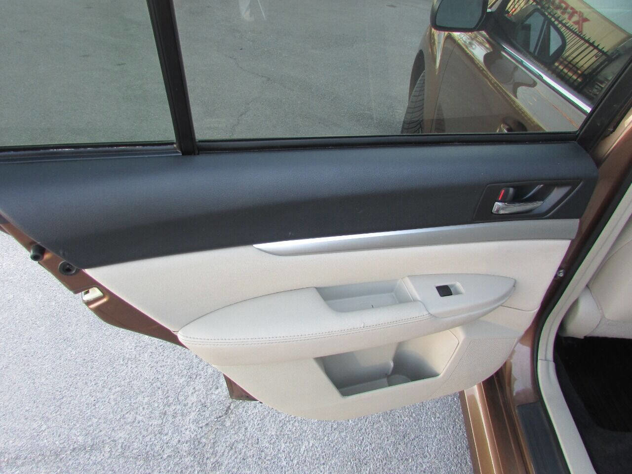 Used 2011 Subaru Legacy 2.5i AWD/4WD image 35