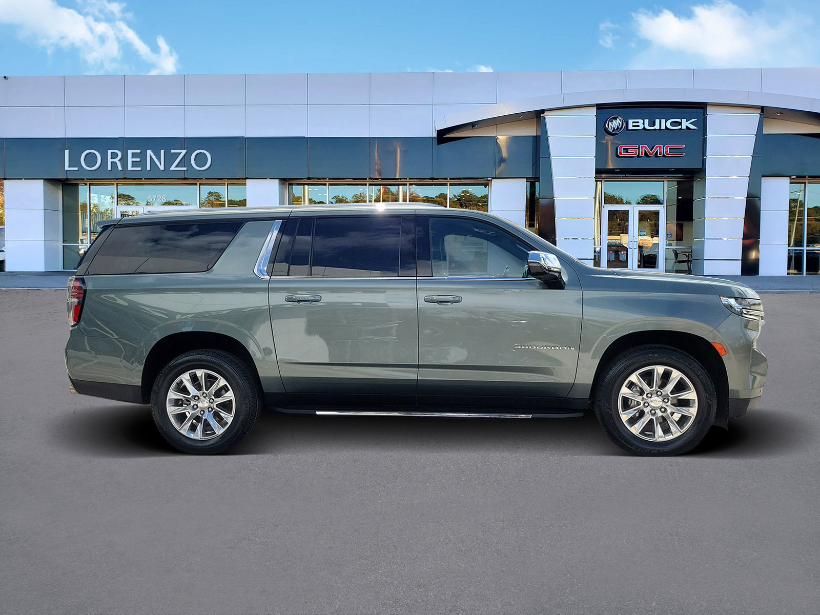 Used 2023 Chevrolet Suburban Premier image 4