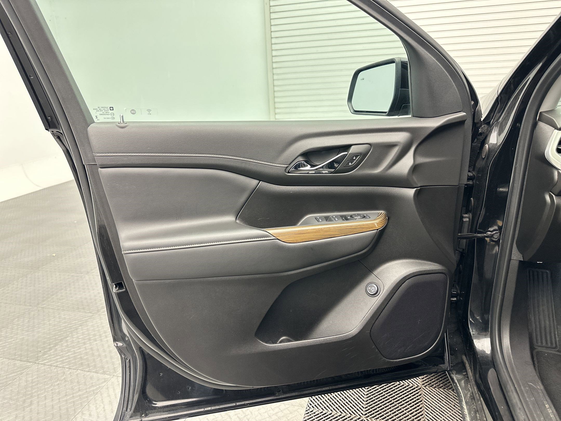 Certified 2023 GMC Acadia SLE w/ Driver Convenience Package image 22