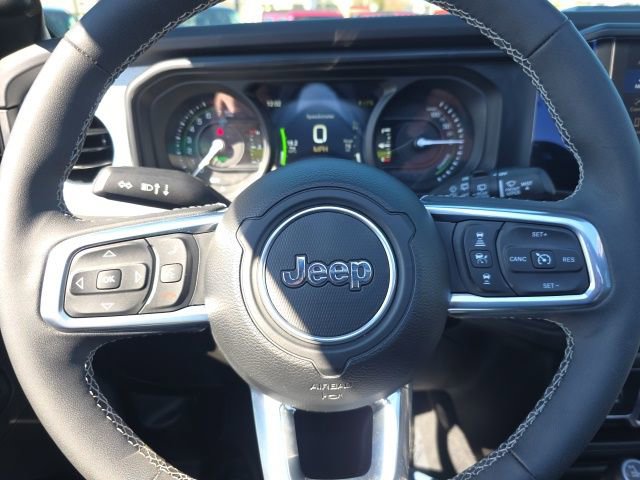 Used 2025 Jeep Wrangler Unlimited Sahara w/ Safety Group AWD/4WD image 17