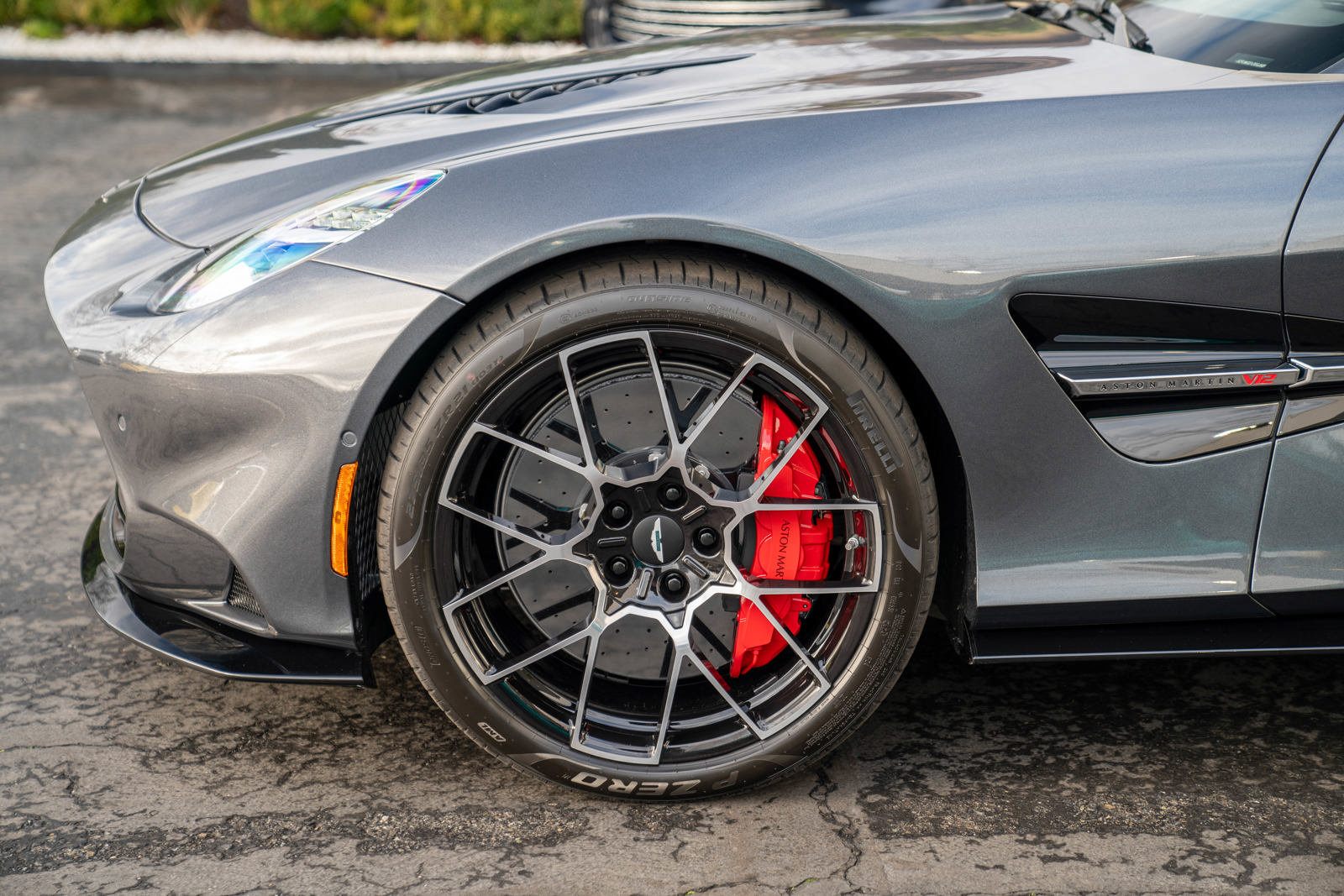New 2025 Aston Martin Vanquish image 4