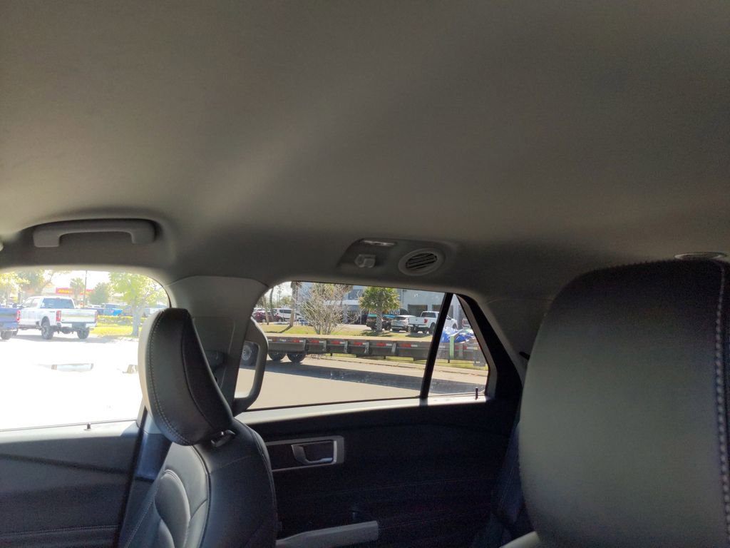 Certified 2022 Ford Explorer XLT w/ Equipment Group 202A image 17