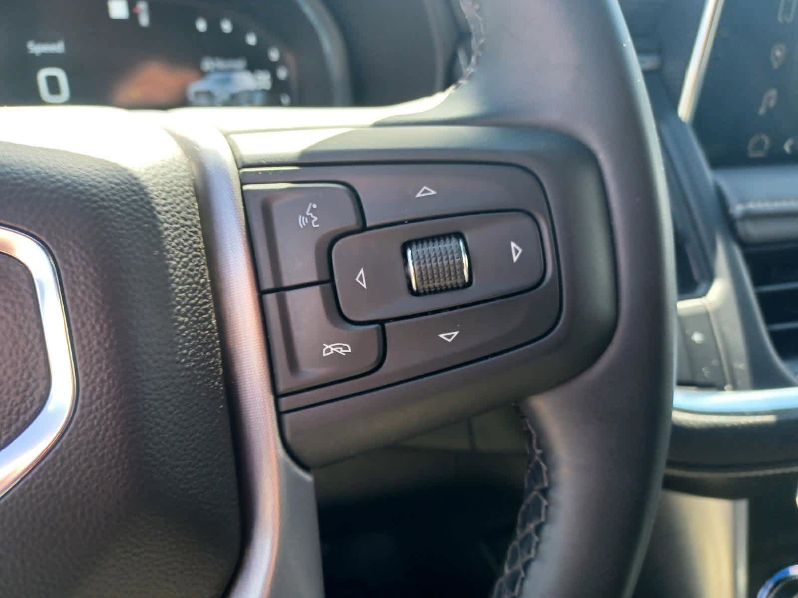 Used 2023 GMC Yukon XL SLT image 16