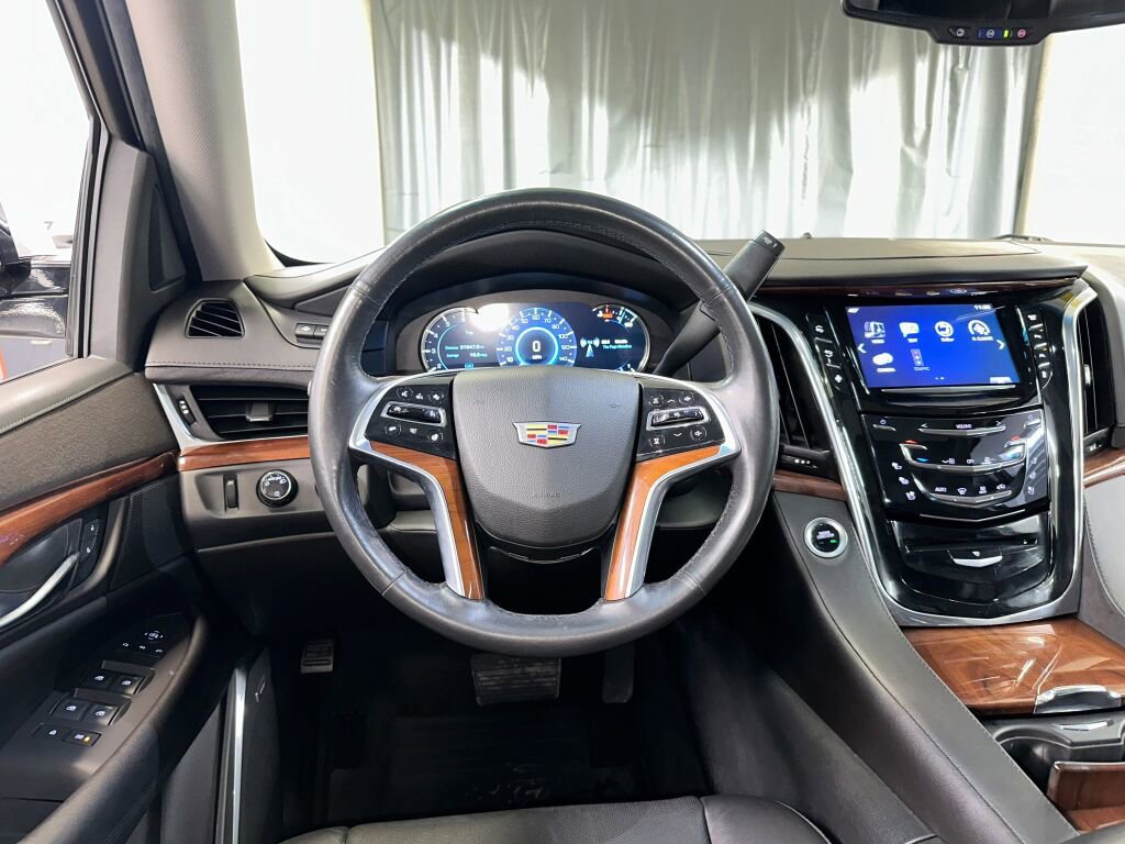 Used 2016 Cadillac Escalade ESV Luxury image 2