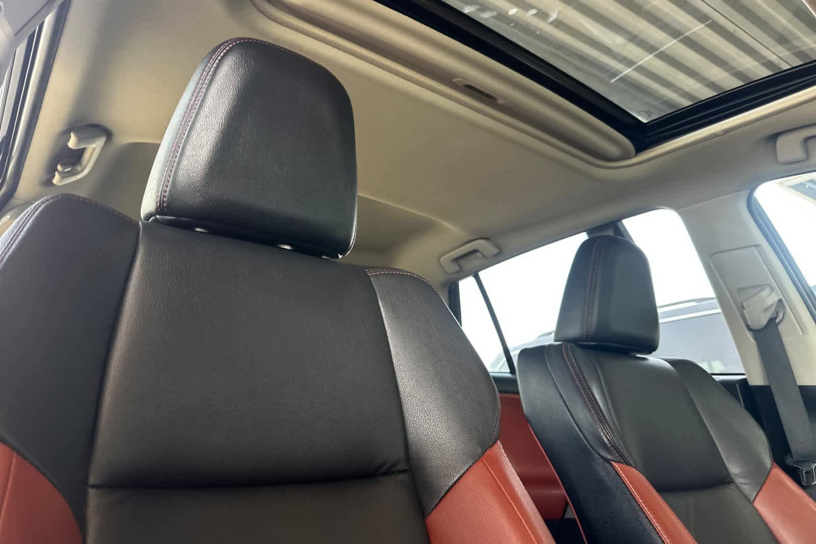 Used 2015 Toyota RAV4 Limited w/ Technology Package AWD/4WD image 17