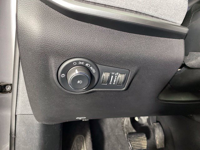 Used 2023 Jeep Compass Latitude w/ Convenience Group AWD/4WD image 24
