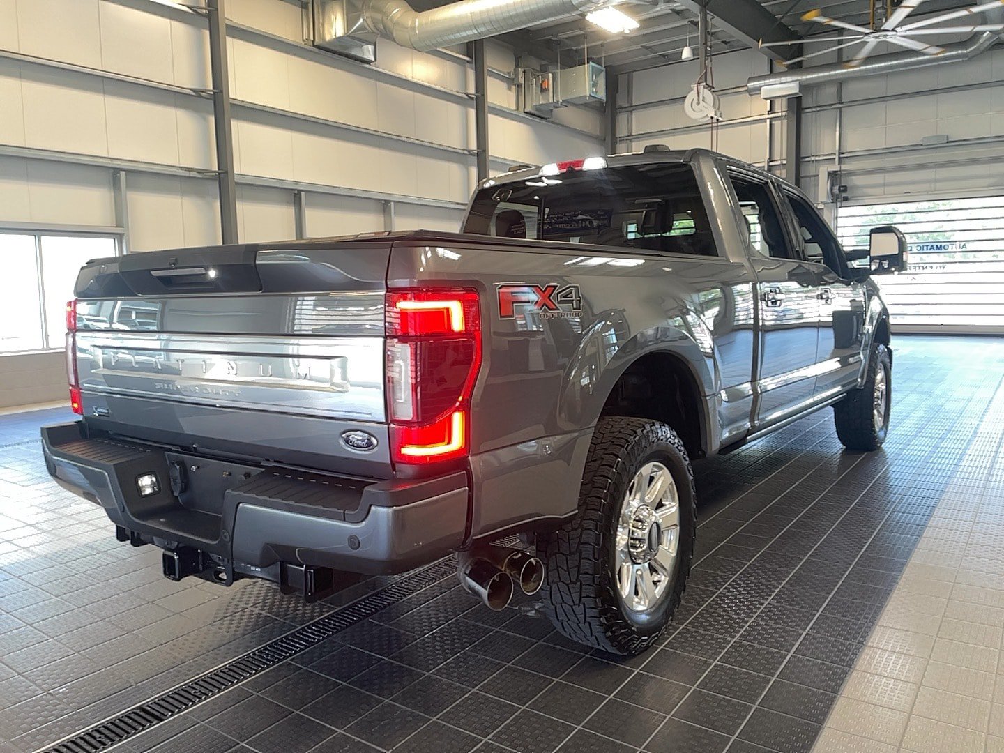 Used 2022 Ford F250 Platinum w/ FX4 Off-Road Package AWD/4WD image 11