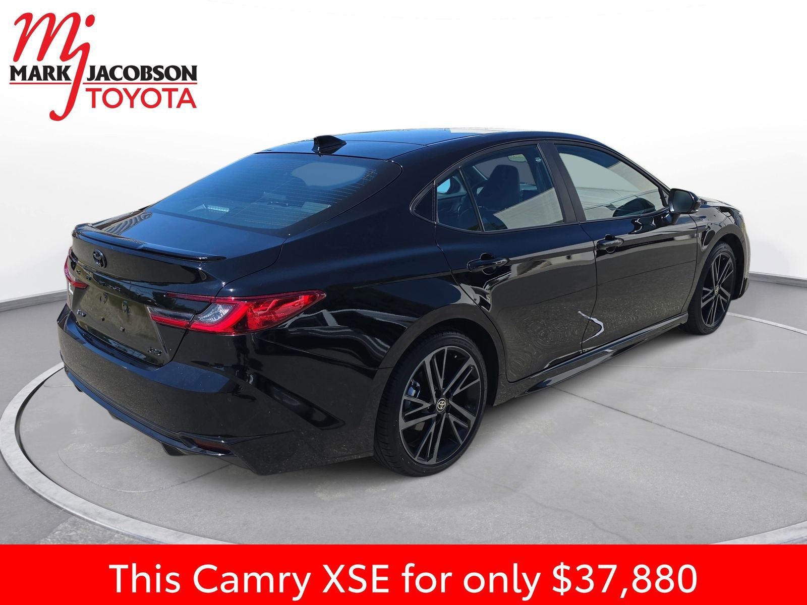 Used 2025 Toyota Camry XSE FWD image 9