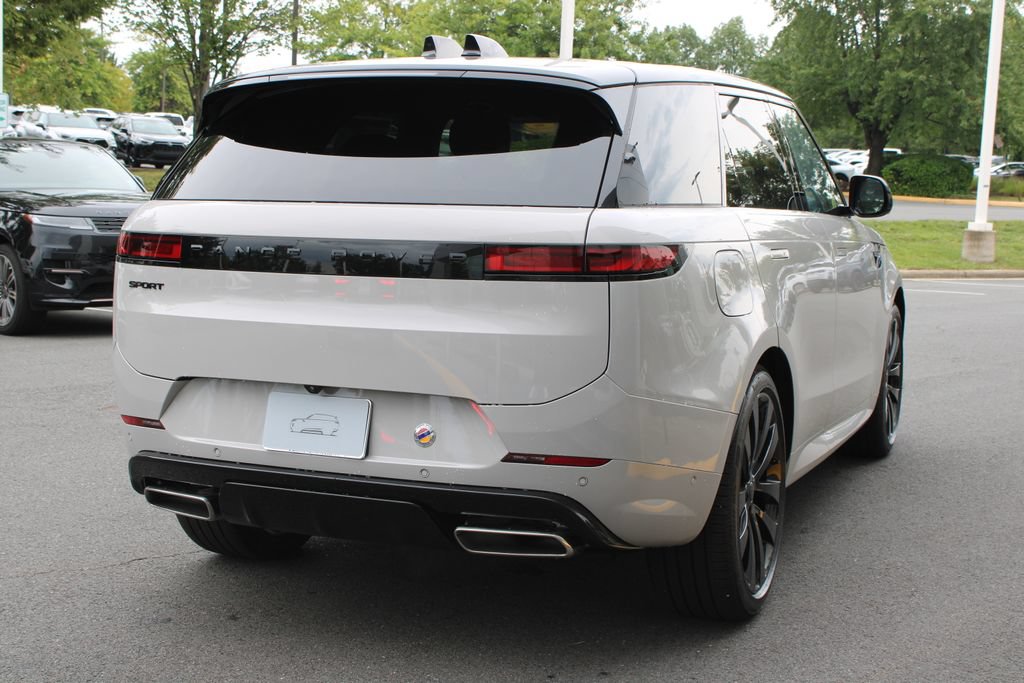 New 2027 Land Rover Range Rover Sport Dynamic SE Plug-In Hybrid AWD/4WD image 3