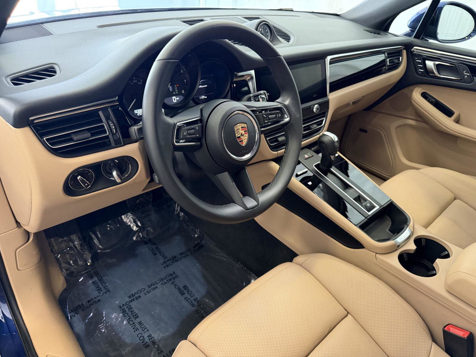 Certified 2025 Porsche Macan Turbo image 4