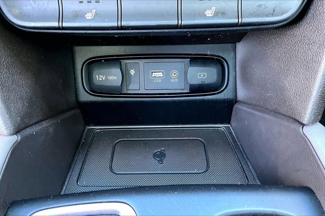 Used 2020 Hyundai Santa Fe SEL w/ Convenience + Premium Package image 17