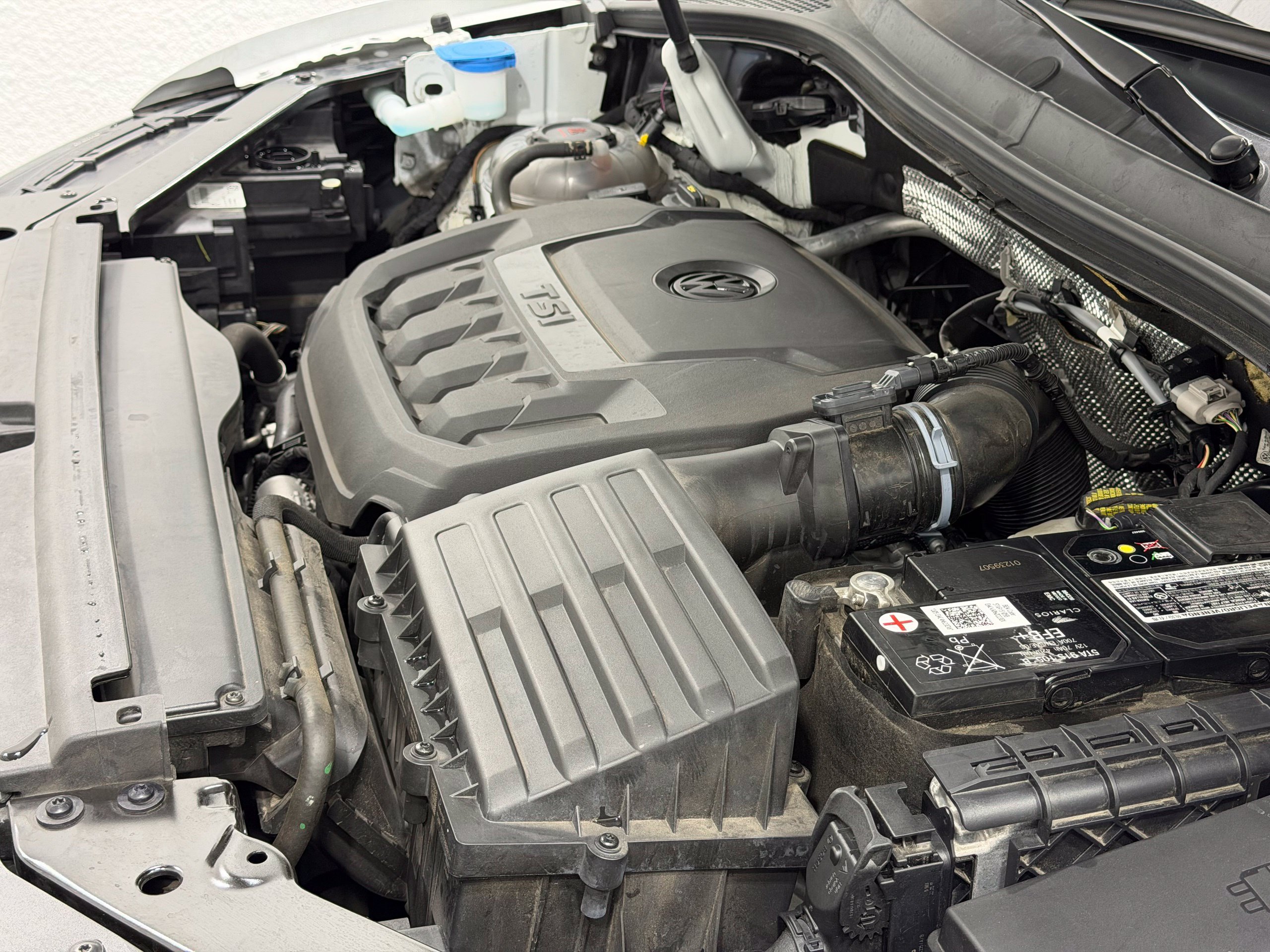 Certified 2023 Volkswagen Tiguan SE R-Line FWD image 52