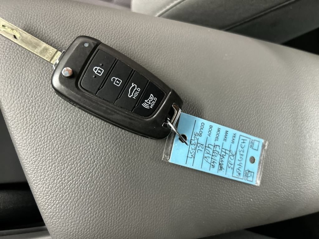 Used 2023 Hyundai Elantra SE FWD image 12