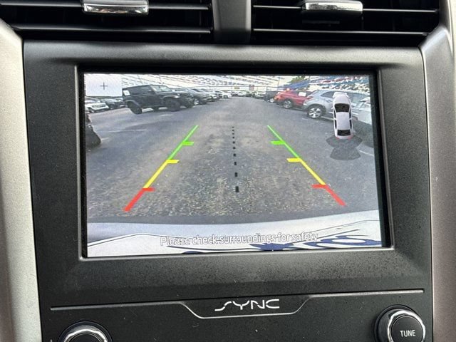 Used 2020 Ford Fusion SE FWD image 28