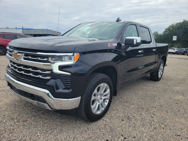 Used 2025 Chevrolet Silverado 1500 LTZ AWD/4WD image 2