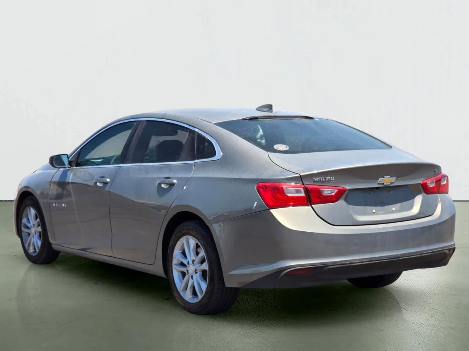 Used 2018 Chevrolet Malibu LT FWD image 4