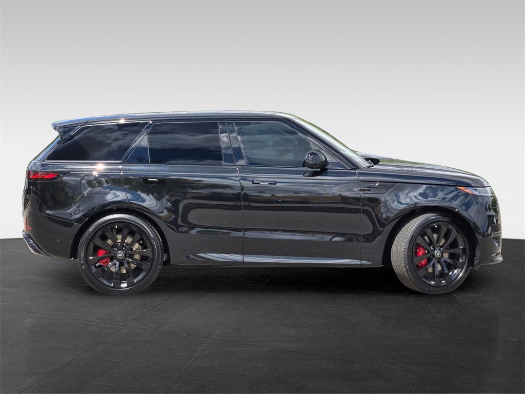 New 2025 Land Rover Range Rover Sport Dynamic SE image 3