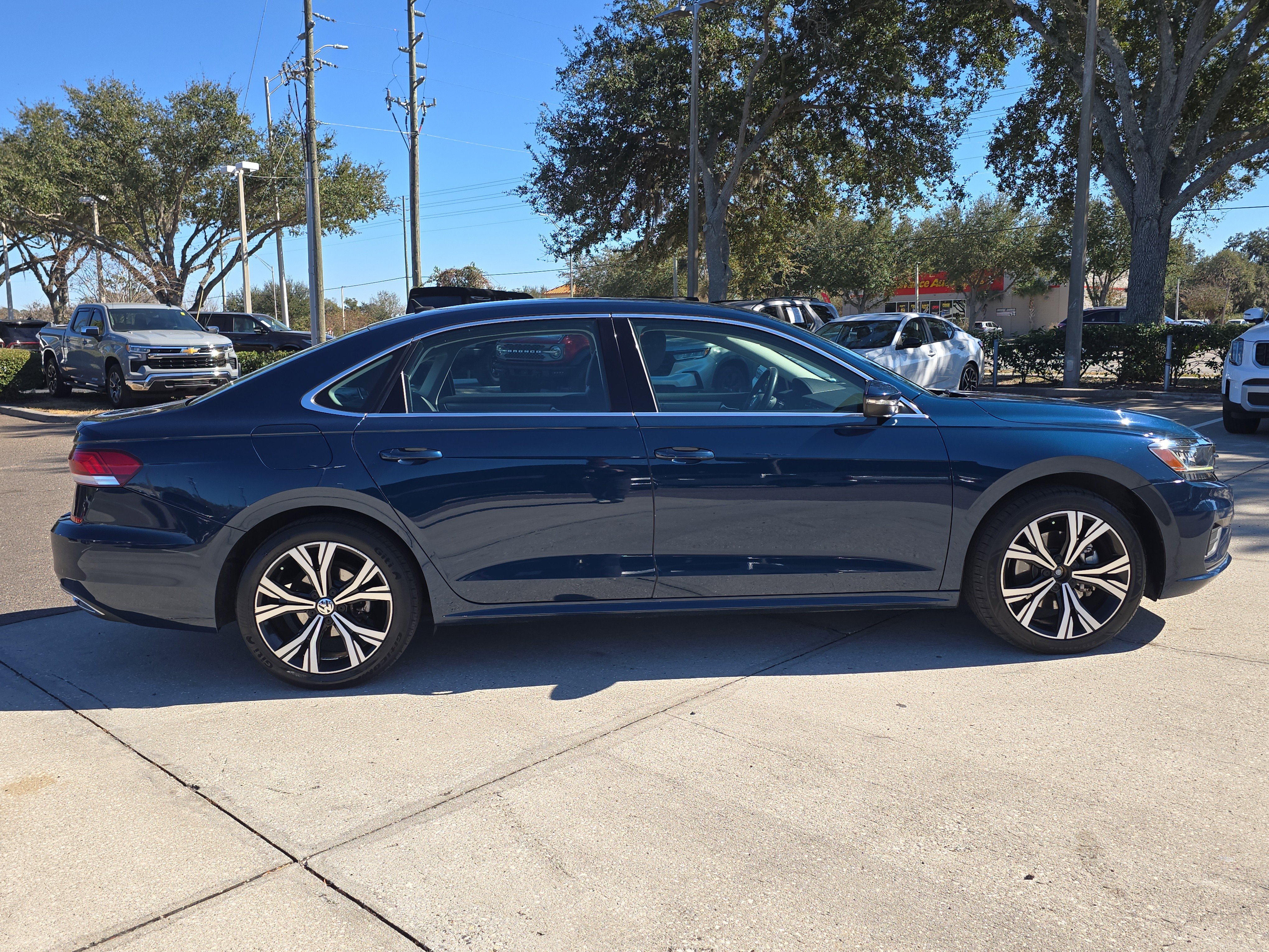 Used 2022 Volkswagen Passat 2.0T SE image 9