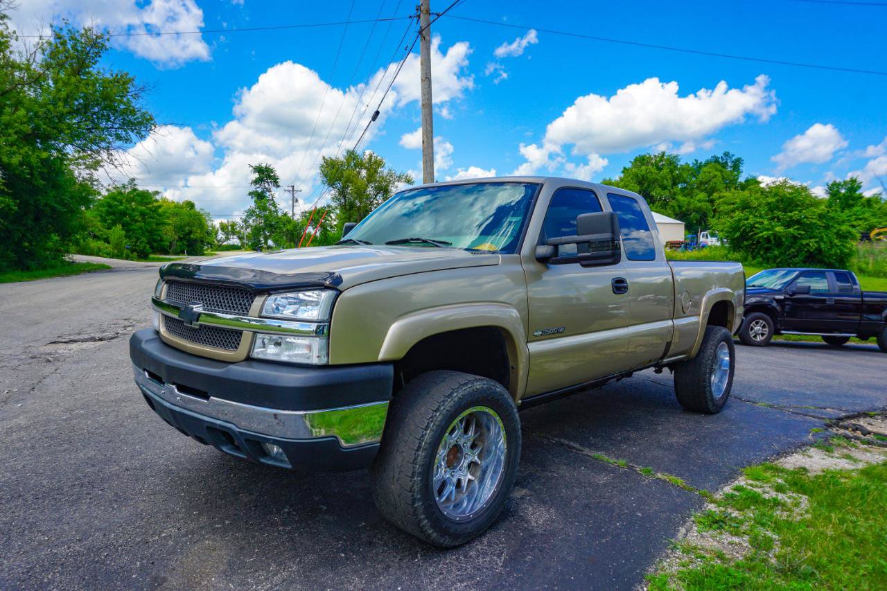 Used 2004 Chevrolet Silverado 2500 LS w/ Heavy-Duty Power Package AWD/4WD image 7