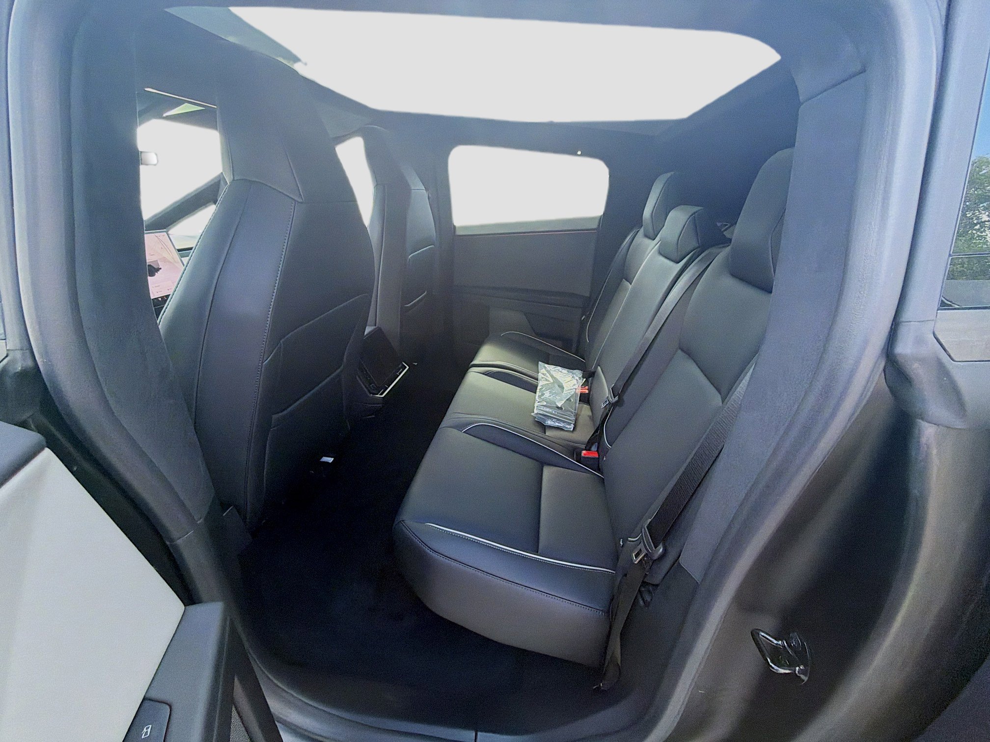 Used 2025 Tesla Cybertruck AWD Crew Cab image 21