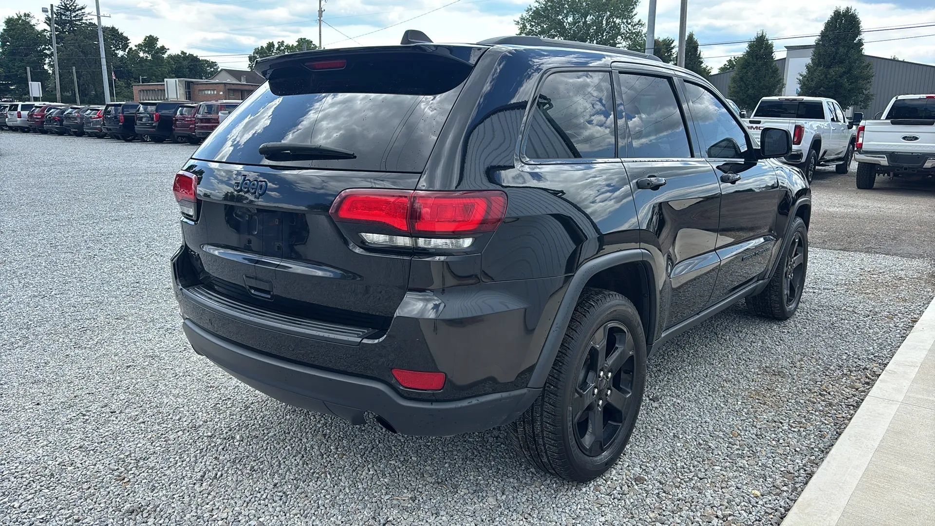 Used 2019 Jeep Grand Cherokee Laredo AWD/4WD image 6