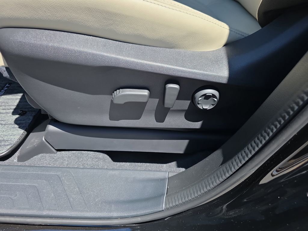 New 2026 Subaru Ascent Limited AWD/4WD image 13
