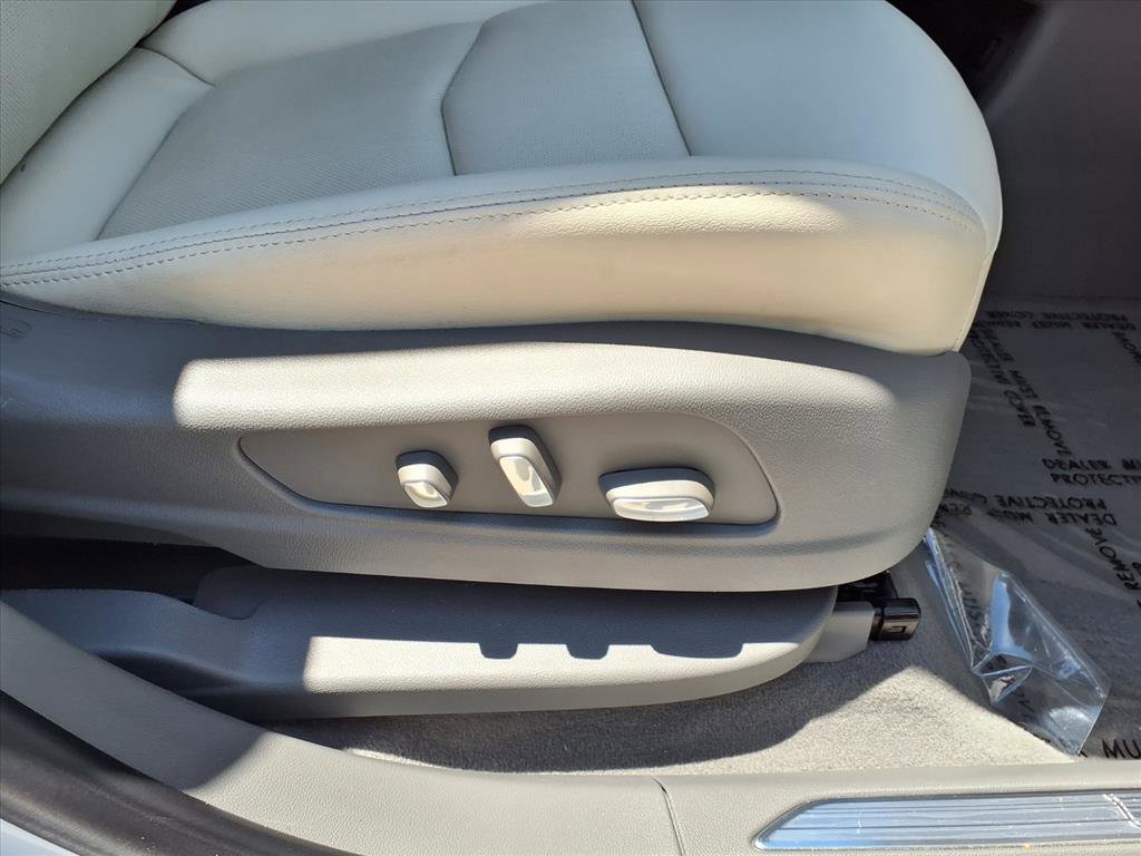 Used 2024 Cadillac XT5 Premium Luxury FWD image 10