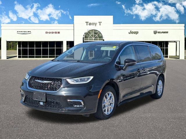 Used 2023 Chrysler Pacifica Touring-L image 3