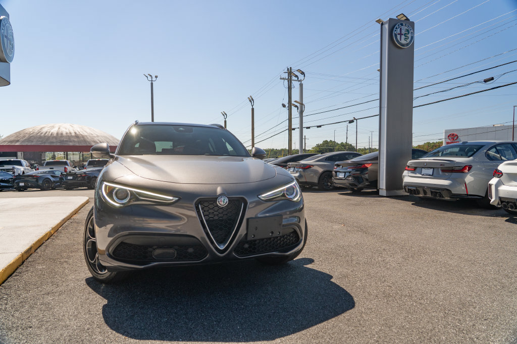 Used 2023 Alfa Romeo Stelvio Ti AWD/4WD image 12